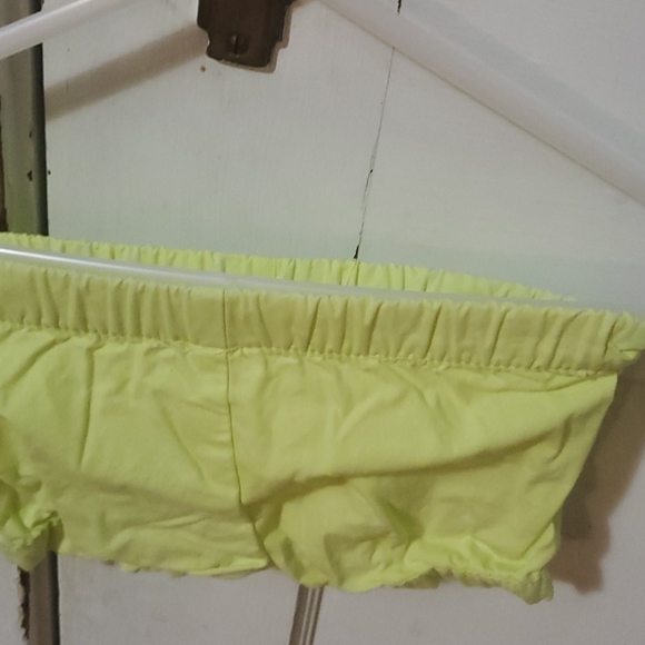 3 piece shorts and 2 tops - Picture 4 of 4